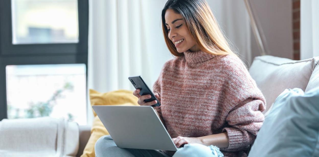 Equipo pedagógico diseñando nuevos módulos educativos